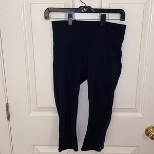 Black Lululemon 17” cropped leggings